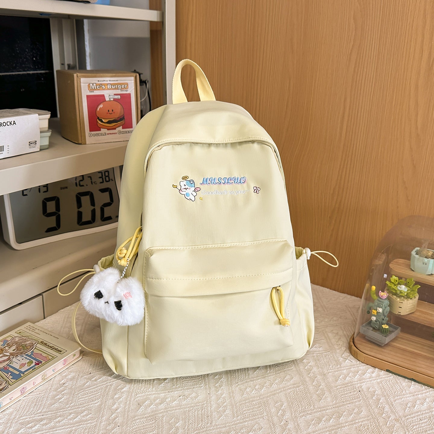 Lässiger leichter bestickter Schulrucksack