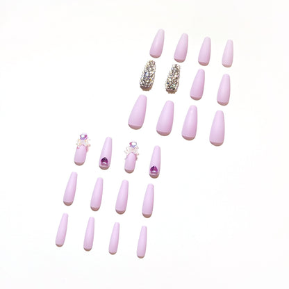 Kunstvolle Stiletto-Nägel mit Glitzer- und Blumenverzierungen Brehn