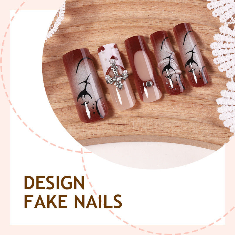 Kunstnagelset mit romantischen Blüten- und Herzen-Designs Brehn