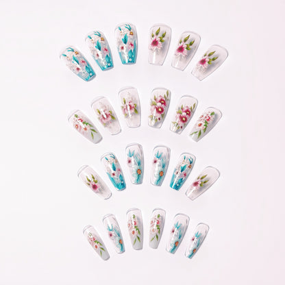 Kunstnageldesign mit Floralen Akzenten Brehn