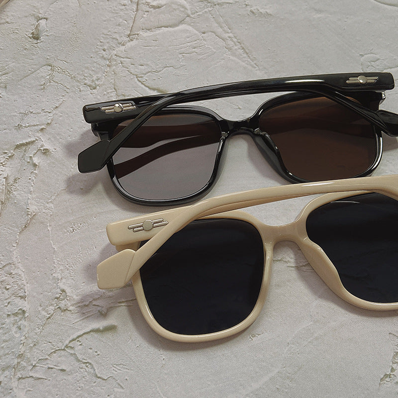 Modische Oversized Sonnenbrille Im Zeitgenössischen Design Brehn