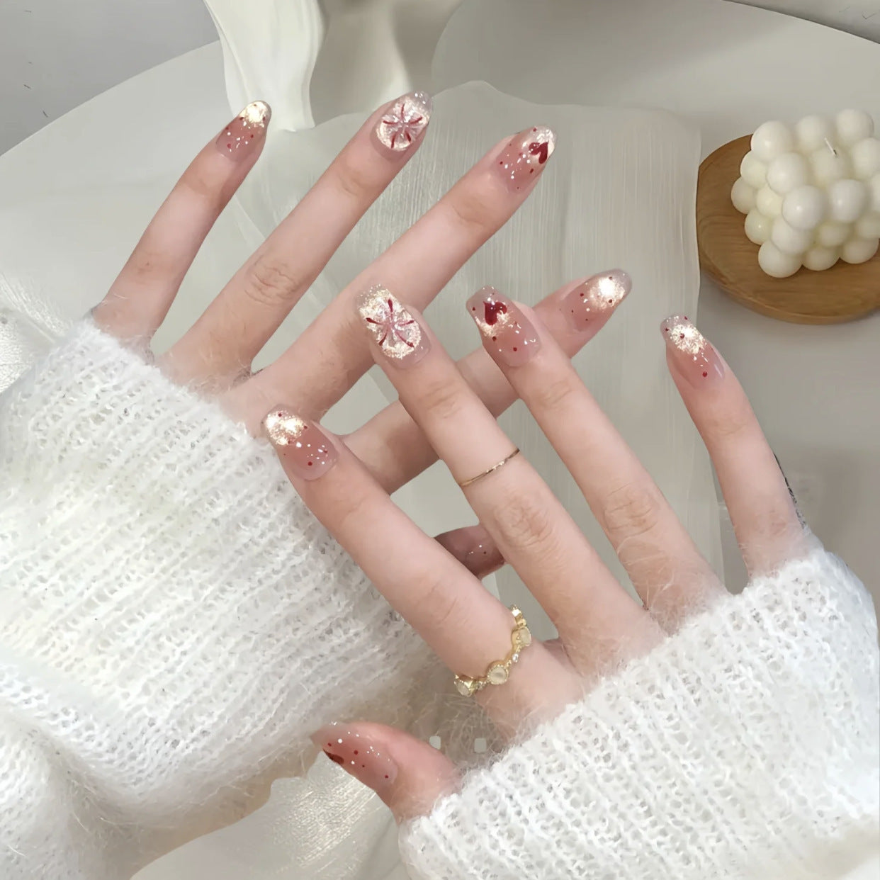 Künstlerisches Glitzer-Nageldesign Brehn