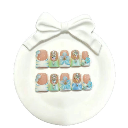 Künstlerisches Floral Press-On Nagelkunstset mit 3D-Verzierungen