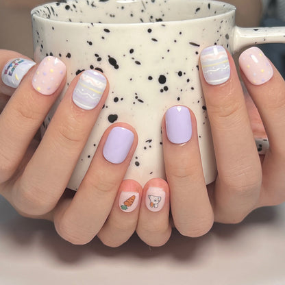 Kunstvolle Nagelkunst mit süßen Tiermotiven und pastellfarbenem Design Brehn