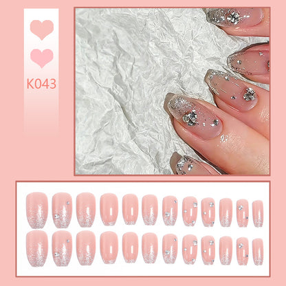 Kunstnagelset mit extravaganten Glitzer- und Kristallverzierungen Brehn