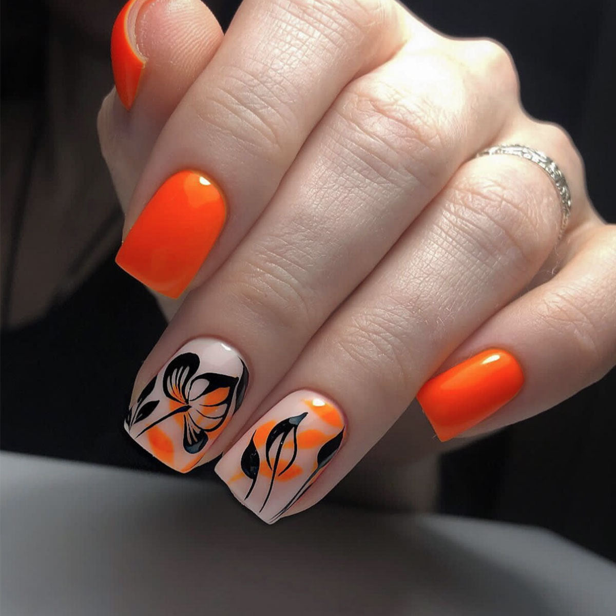 Künstlerisches Floral Nail Art Design Brehn
