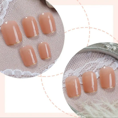 Nagelkunstset mit eleganten Goldakzenten Brehn