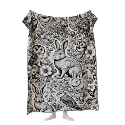 Kuschelige Wohndecke mit detailliertem Jacquard-Tiermotiv