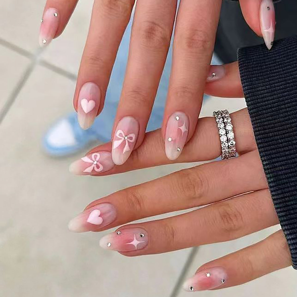 Schickes mandelförmiges Press-On-Nagelset Brehn