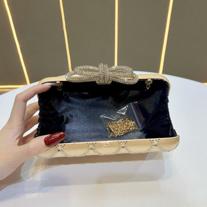 Dekorative mit Strass besetzte Abend-Clutch