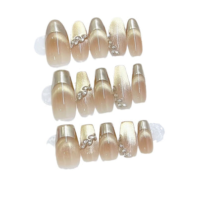 Elegantes Press-On-Nagelkunst-Set mit glamourösen Details Brehn