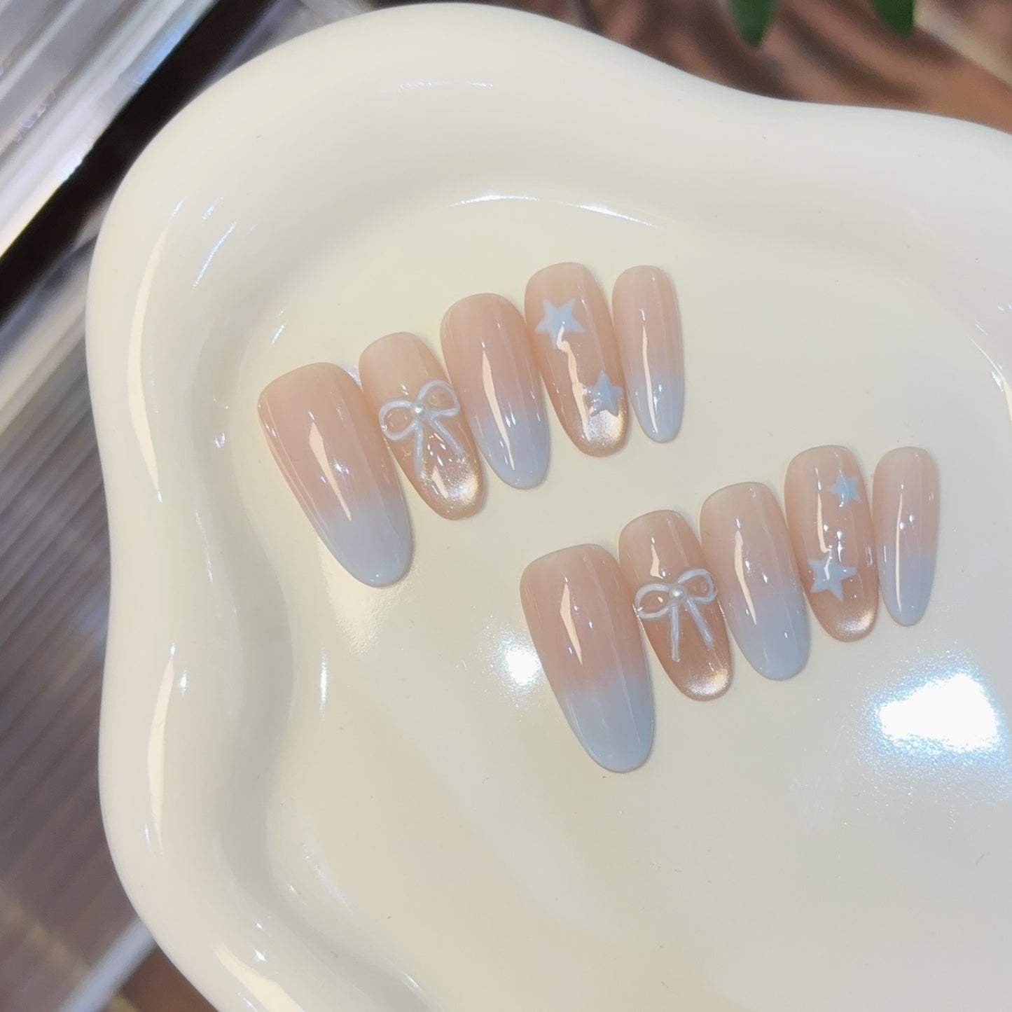 Elegante Kunstnagelset mit Schleifen- und Sternendesigns Brehn