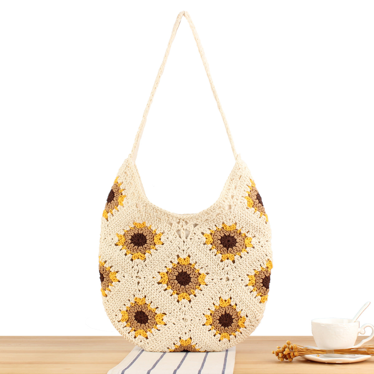 Handgeknüpfte Tragetasche mit Floralen Häkelmotiven Brehn