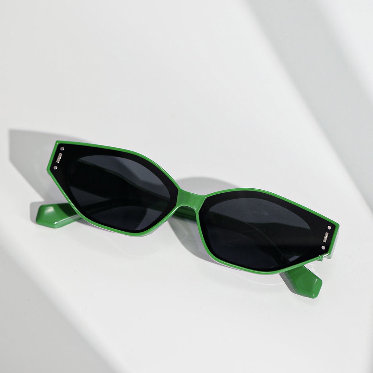 Damen geometrische Sonnenbrille im futuristischen Design Brehn