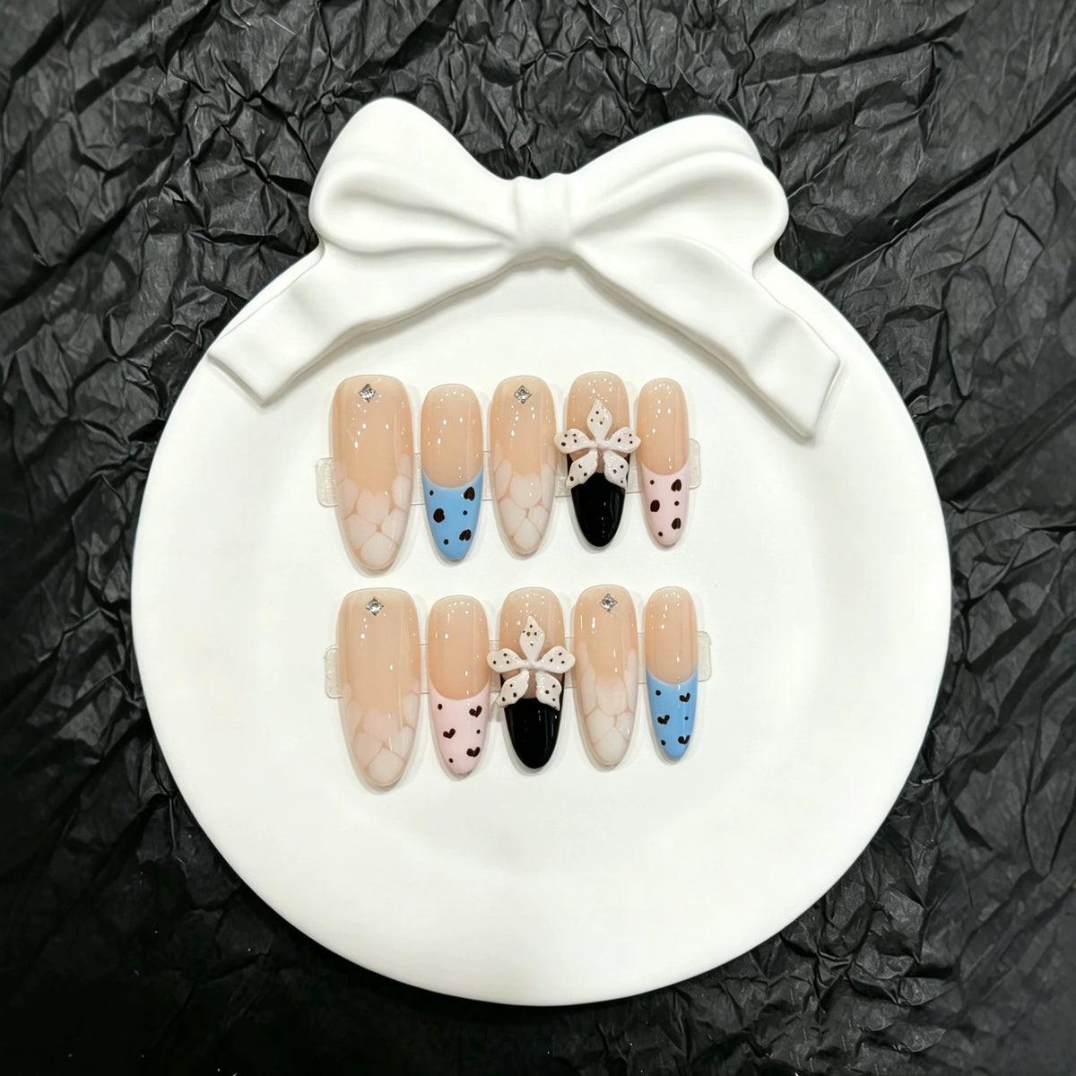 Dekorativer Charm Press-On Nail Art Set