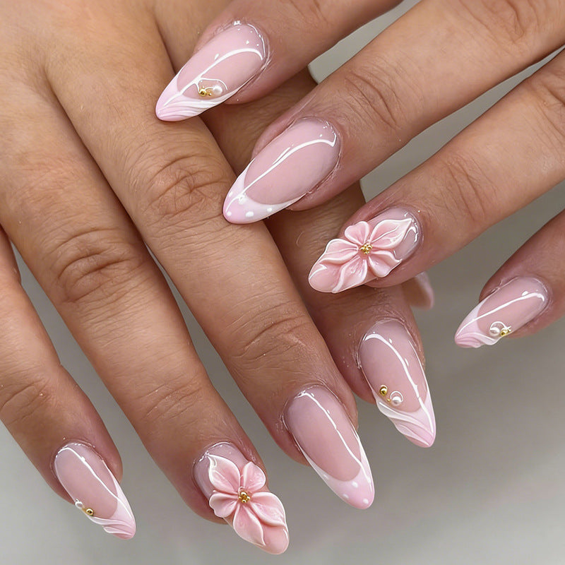 Kunstnagelset mit floraler Akzentgestaltung Brehn