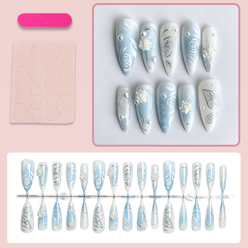 Kunstnagelset mit elegant floralen Motiven und Glitzereffekten Brehn
