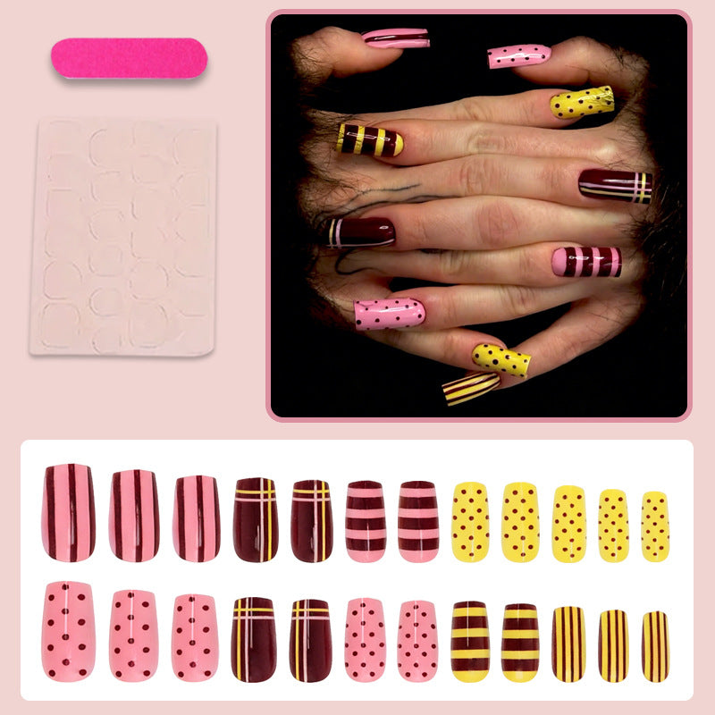 Kunstnagelset mit stilvollen geometrischen Designs Brehn