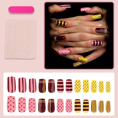 Kunstnagelset mit stilvollen geometrischen Designs Brehn