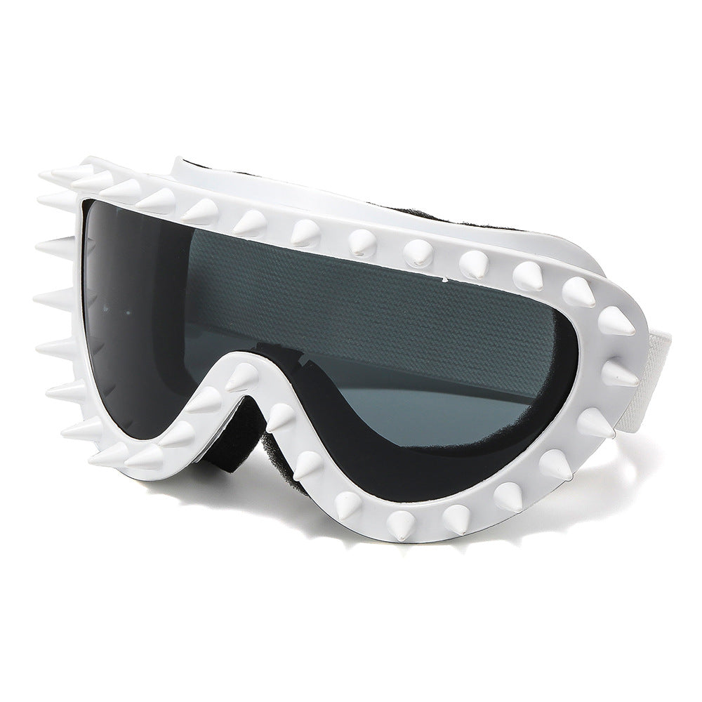 Damen stylische Schutzbrille mit markantem Spike-Design Brehn
