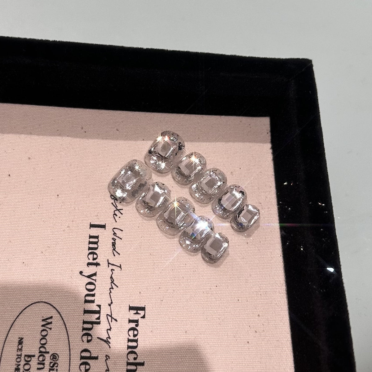 Premium Kristall-akzentuierte Press-On Nagelkunst Set