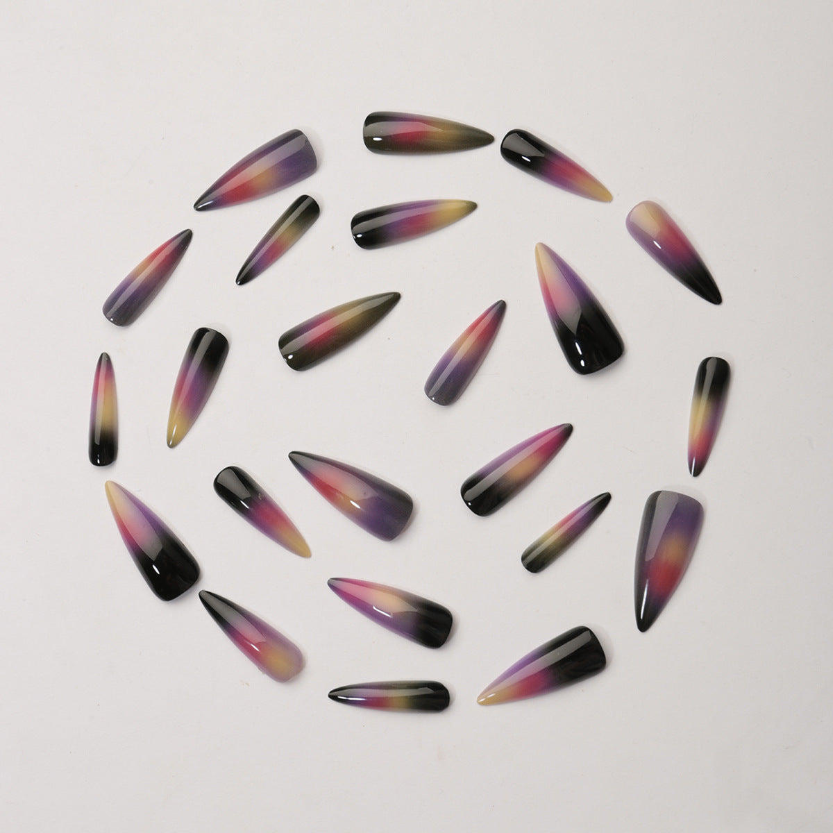Kunstnagelset mit modernem Ombre-Effekt Brehn