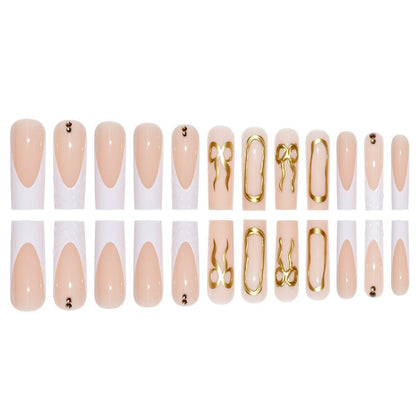 Künstlerisches 3D Press-On Nagelset mit dekorativen goldenen Akzenten Brehn