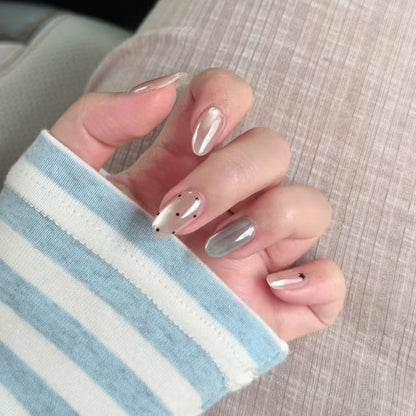 Elegante künstlerische Nageldesign-Verlängerungen