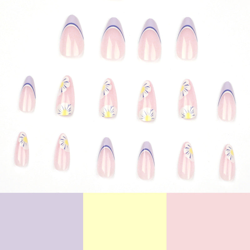 Kunstvolle Nailart mit Blumen- und Ombre-Effekten Brehn
