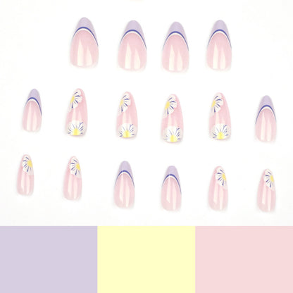 Kunstvolle Nailart mit Blumen- und Ombre-Effekten Brehn