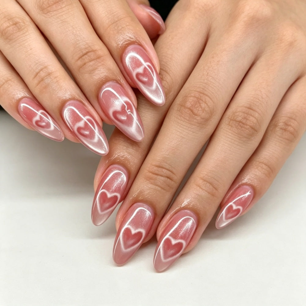 Kunstnägel mit Elegantem Herzdesign Brehn