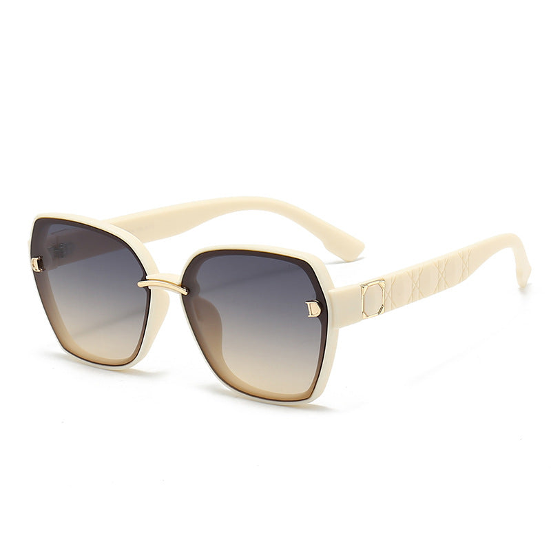 Damen Sonnenbrille mit stilvollem, quadratischem Rahmen und eleganten Details Brehn