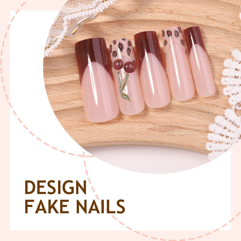 Kunstnagelset mit zarter Ombre- und Kirschblüten-Design Brehn