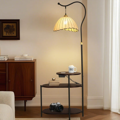 Stehlampe mit integriertem Beistelltisch