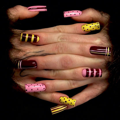 Kunstnagelset mit stilvollen geometrischen Designs Brehn
