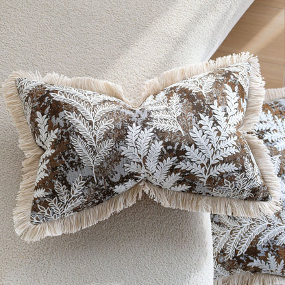 Rechteckiger dekorativer Kissenbezug mit besticktem Blatt‑Jacquard und Fransenrand Brehn