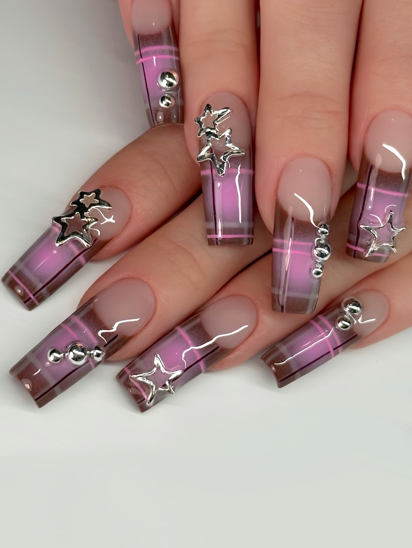 Künstlerische Stern-beschmückte Nagelkunst Brehn