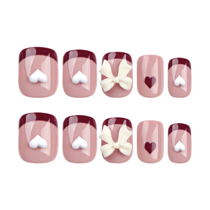 Kunstvolle Nagelkunst mit Herz- und Schleifenmotiven Brehn