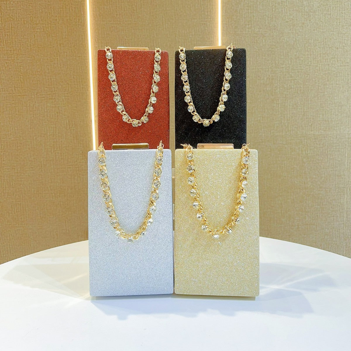 Elegante kristall-akzentierte Abend-Clutch