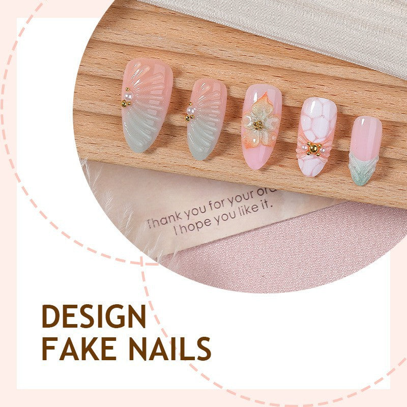 Kunstnagelset mit glamourösen Blumen- und Glitzerdetails Brehn