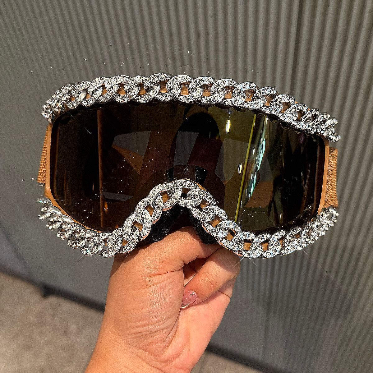 Damen Sportlich elegante Skibrille mit strassverziertem Rahmen Brehn