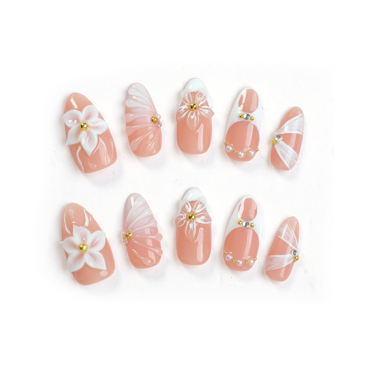 Kunstnagelset mit floralen Verzierungen und strahlenden Akzenten Brehn