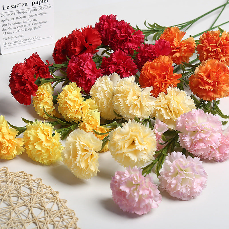 Realistischer Floralnelkenstrauß