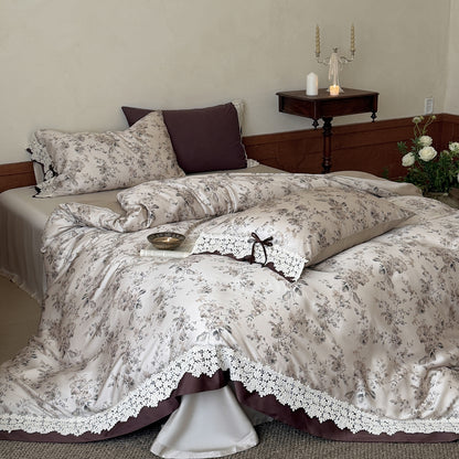 Satin-Bettwäsche-Garnitur mit romantischem Blumenmuster und Spitzenbordüre Brehn