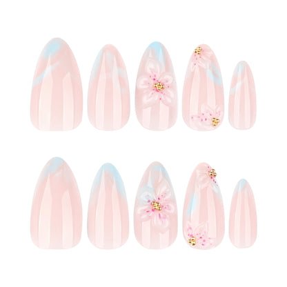 Kunstvolle Nagelkunst mit floralen Akzenten Brehn