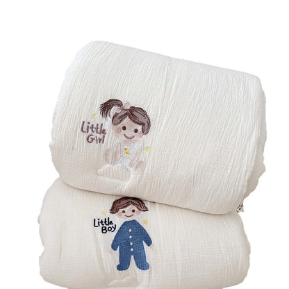 Kinder-Steppdecke aus Baumwoll-Musselin mit gesticktem Puppenmotiv