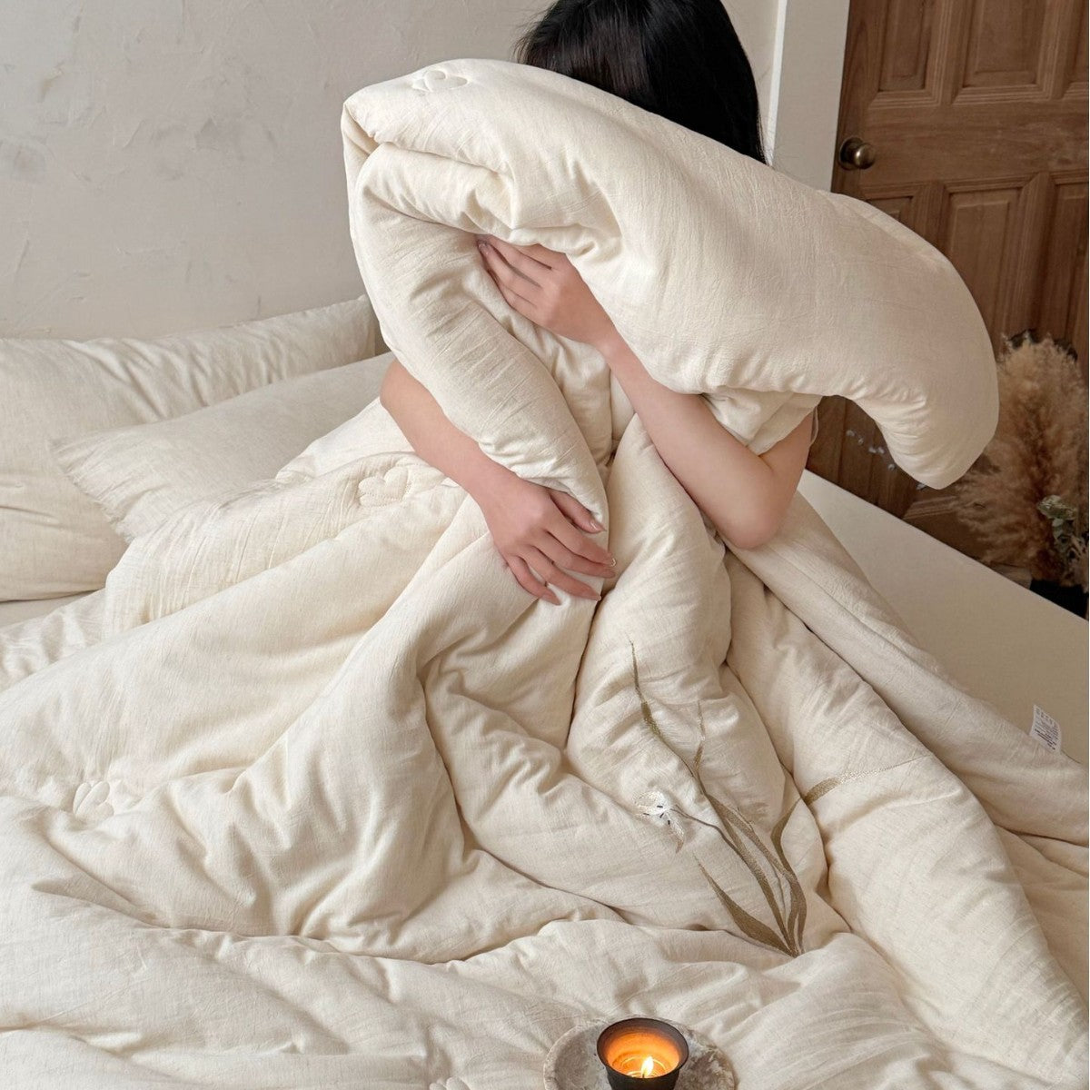 Gestepptes Baumwoll-Steppbett mit zarter Blumenstickerei