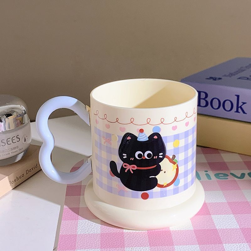 Keramiktasse mit Verspieltem Katzenmotiv Brehn