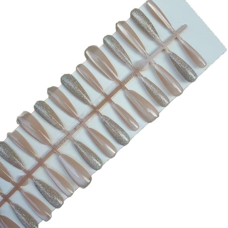 Elegante Kunstnägel mit Glitzer-Akzenten Brehn