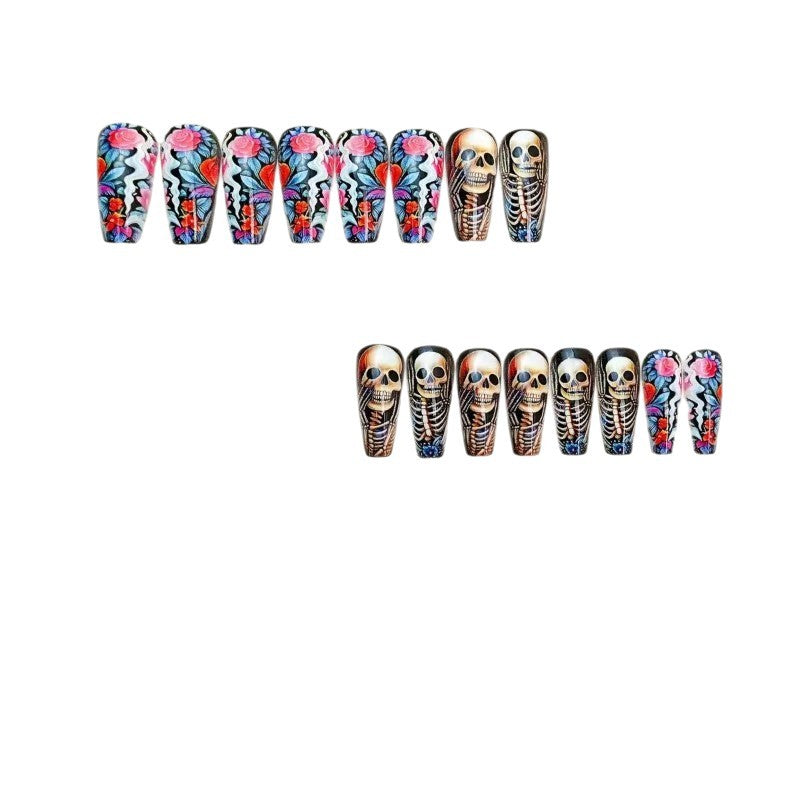 Kreative Kunstnägel mit Skelett- und Blumenmotiven Brehn